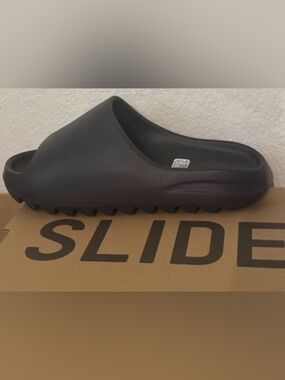 Size 13-Adidas Yeezy Slide Onyx HQ6448 adidas Black Embossed Logo Slide